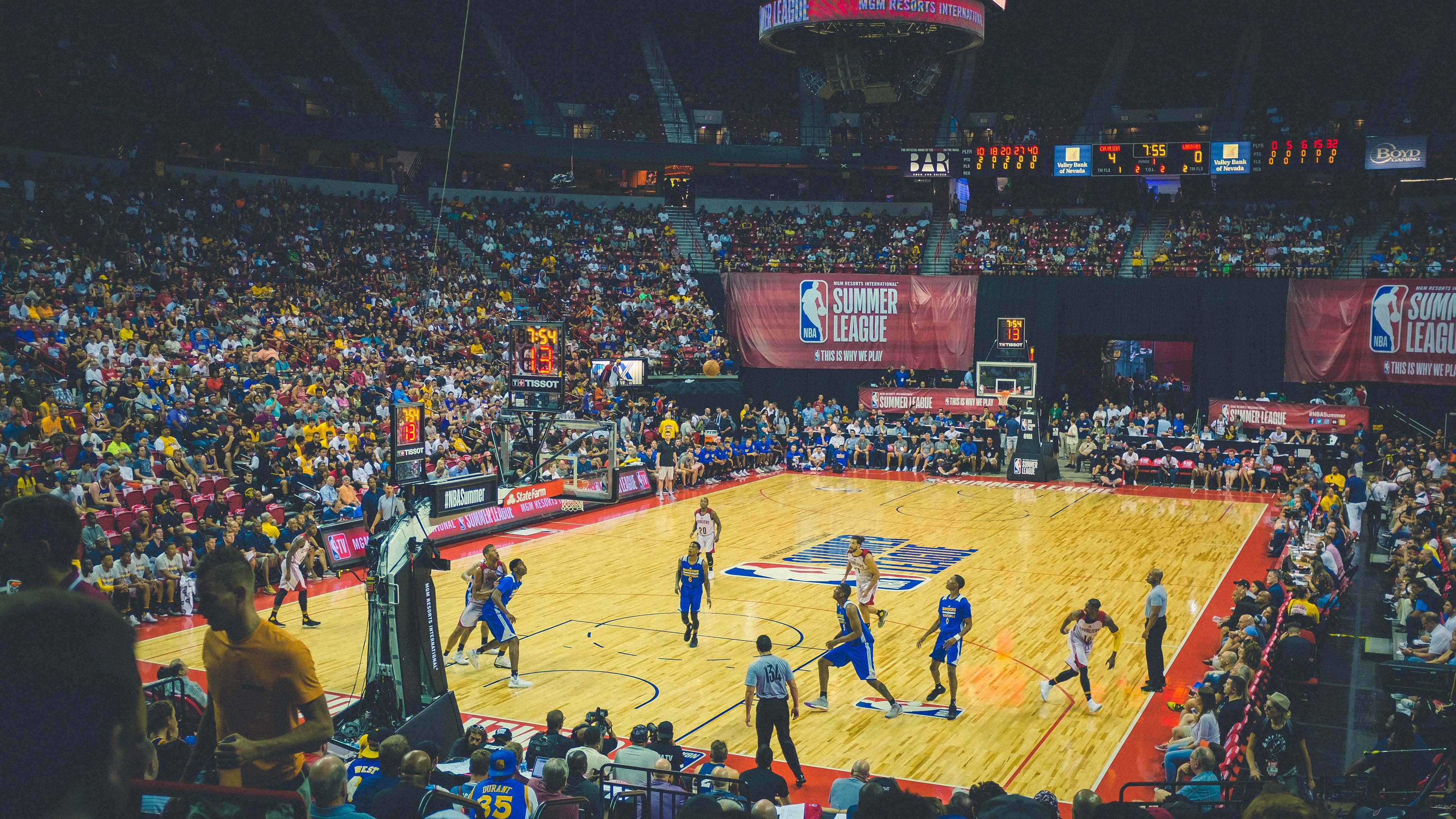 逆境中的“战斗机”球员：伤愈复出引爆团队士气